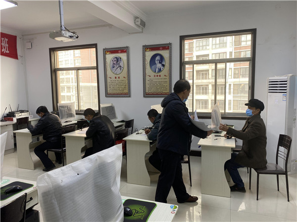 第四期培訓理論考試-考評員現場發放試卷.JPG